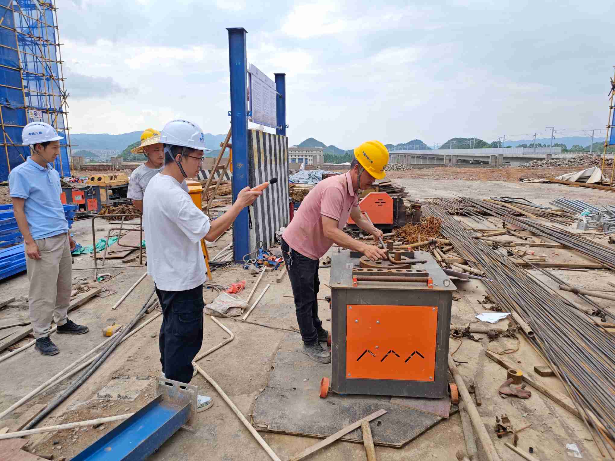 贵州天宇科技：职业卫生评价采样现场（中铁八局集团有限公司兴义南站工区）01